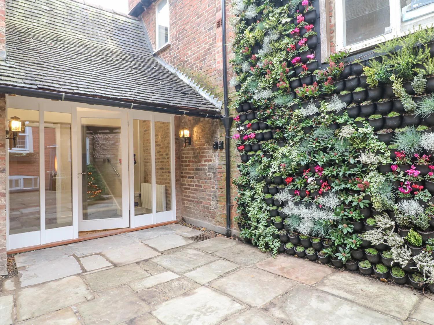 Ashbourne Luxury Suites エクステリア 写真